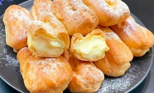 1 cucchiaio di farina, 4 uova, 100 g di burro per i più semplici ma gustosissimi bignè con latte condensato