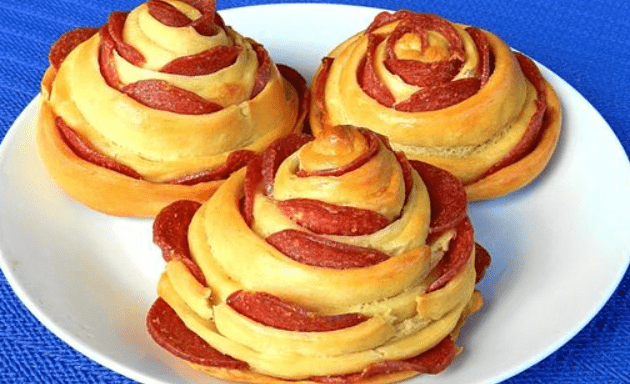 Focaccine al salame rosa: l’idea perfetta per un aperitivo sfizioso