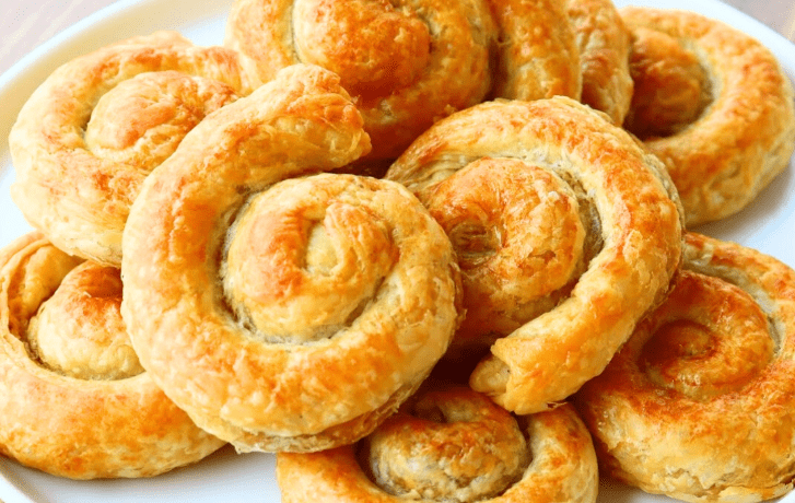 Involtini di cipolla salati