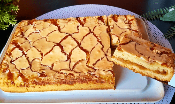 Crostata di marmellata di mele con glassa dolce