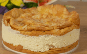 Torta cremosa alla vaniglia e mandorle