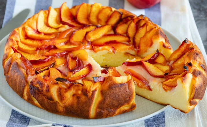 Torta di ricotta e pesche super umida senza farina