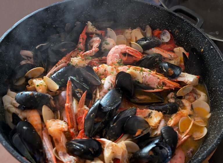 Come preparare la zuppa di cozze alla napoletana: ricetta tradizionale e consigli utili