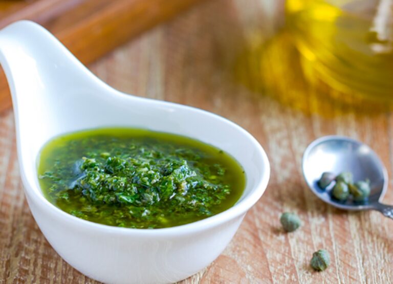 Come preparare la salsa verde italiana: ricetta, varianti e consigli