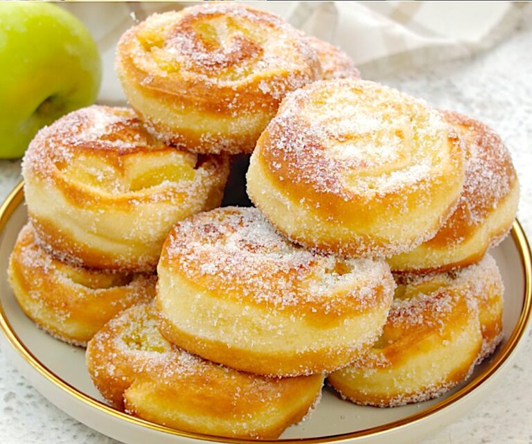 Rotoli di Mele Fritti: Il Dolce Semplice che Conquista Tutti