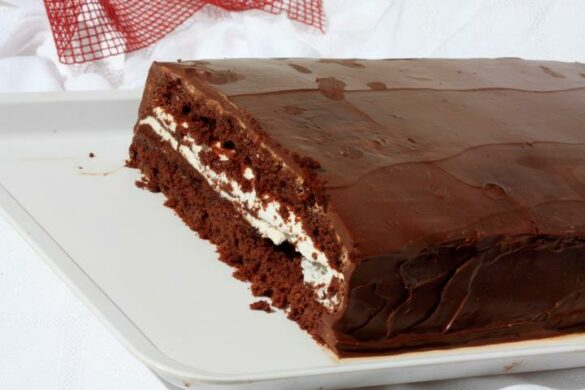 Sorprendi i tuoi sensi con la deliziosa torta kinder delice: una dolcezza irresistibile!