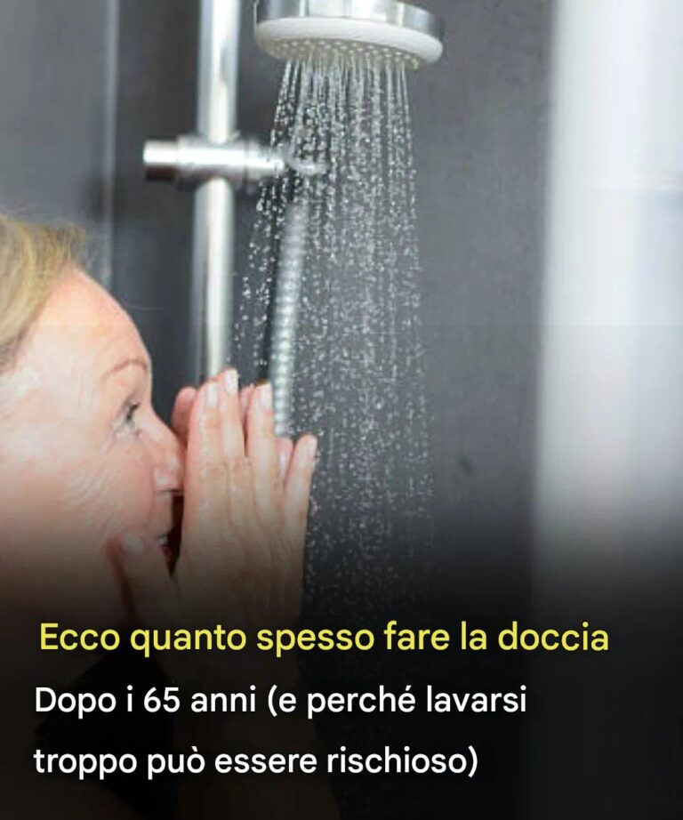 Fare il bagno dopo i 65 anni: perché meno è meglio per una pelle sana