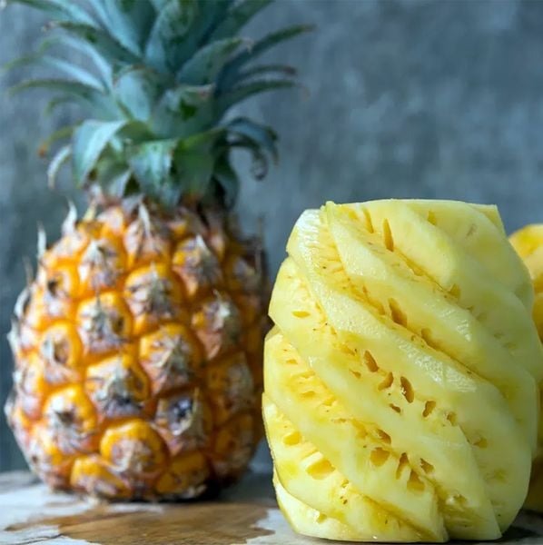 I medici rivelano che mangiare ananas ogni giorno può portare a cambiamenti inaspettati