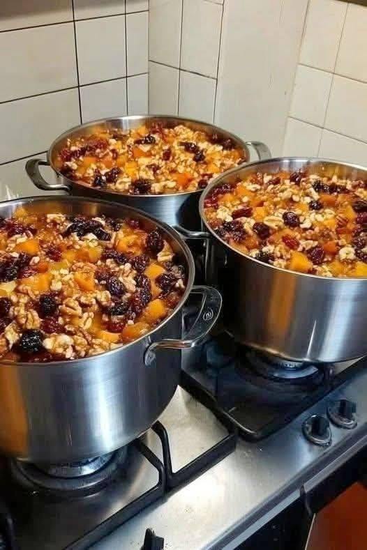 Prepara questo piatto da oltre 20 anni! Tutti i miei figli mi hanno chiesto la ricetta quando hanno preso casa e ora la preparano per i loro figli. Questa ricetta non passa mai di moda!