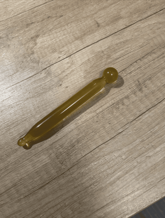 Questa strana cosa funziona: il bastoncino in resina per massaggi ai piedi di cui non sapevi di aver bisogno